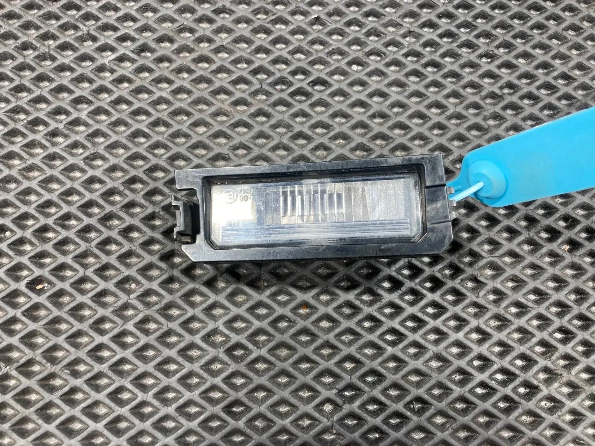 Фонарь подсветки номерного знака 92502-F6000