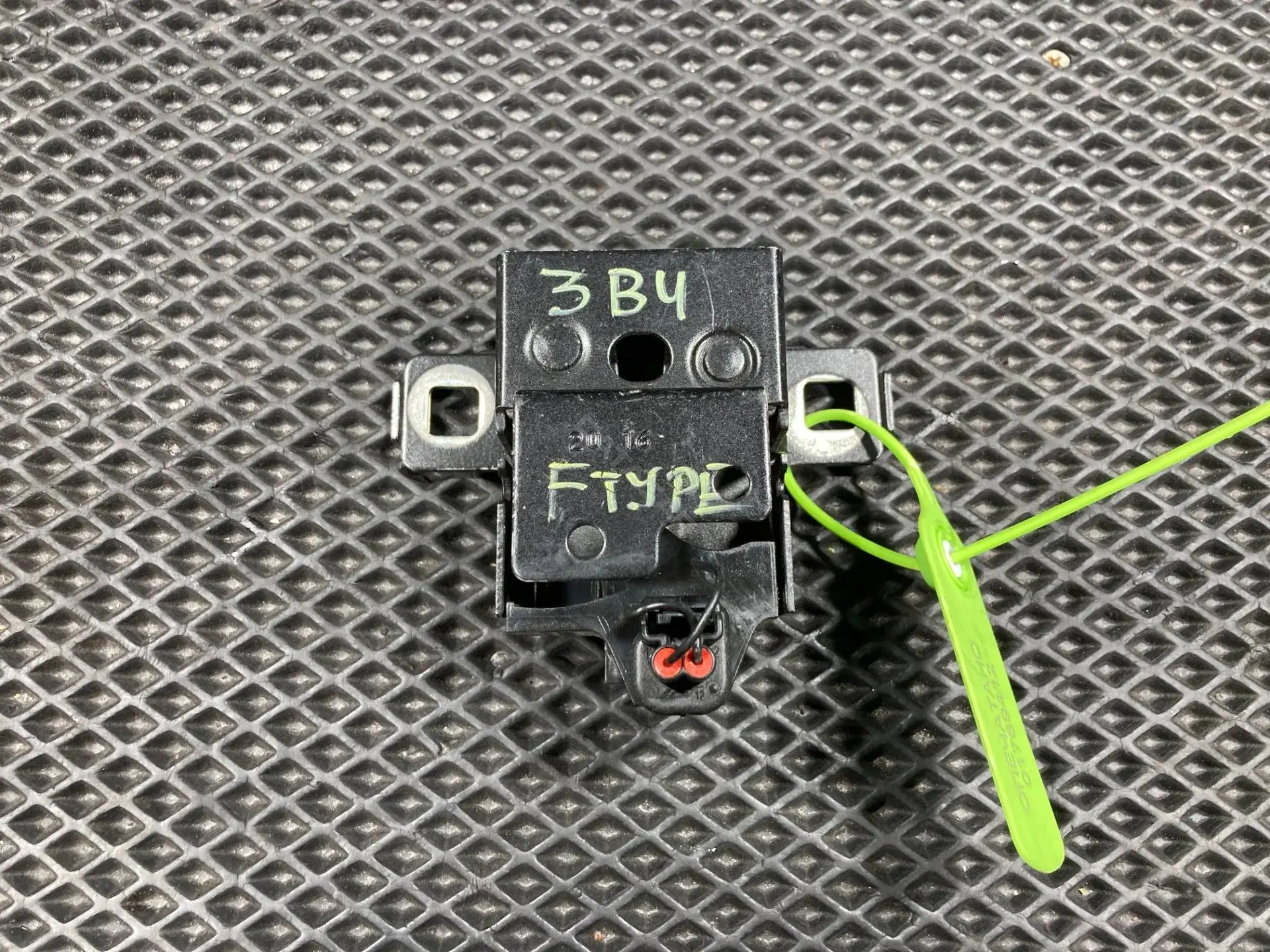 Замок капота 6W8316700AG, C2P15214