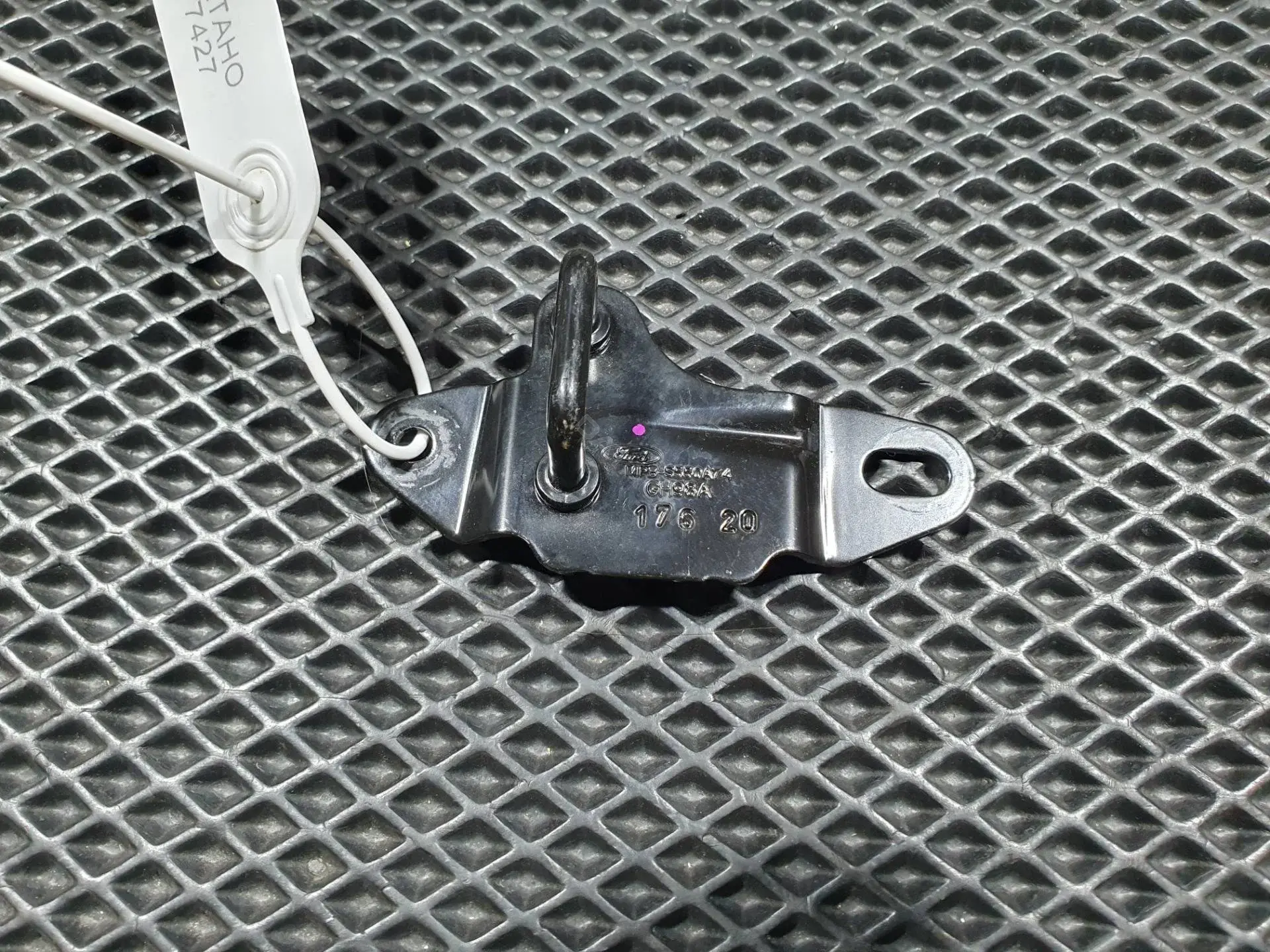 Петля крышки багажника M1PB-S550A74