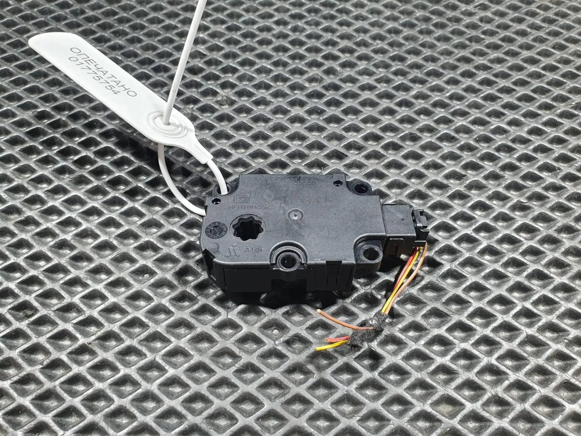 Мотор заслонки печки ZBAT0088D00