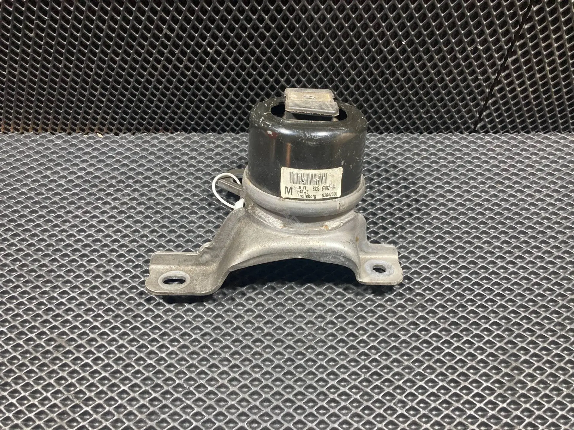 Подушка двигателя (Опора) BJ32-6F012-BA, LR024730