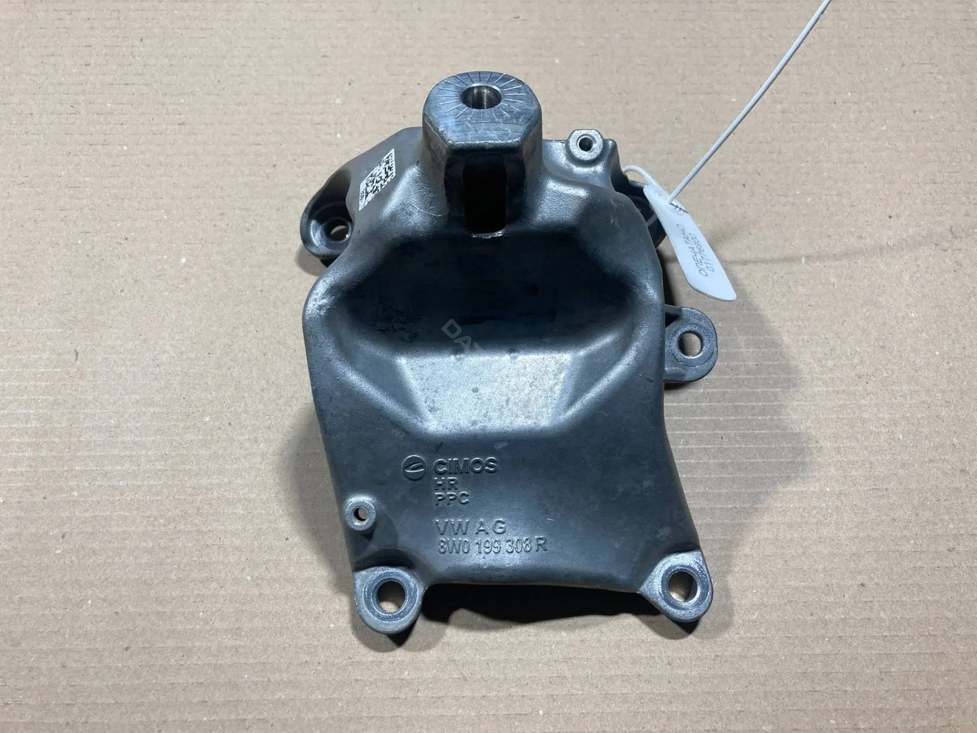 Кронштейн двигателя 8W0199308R