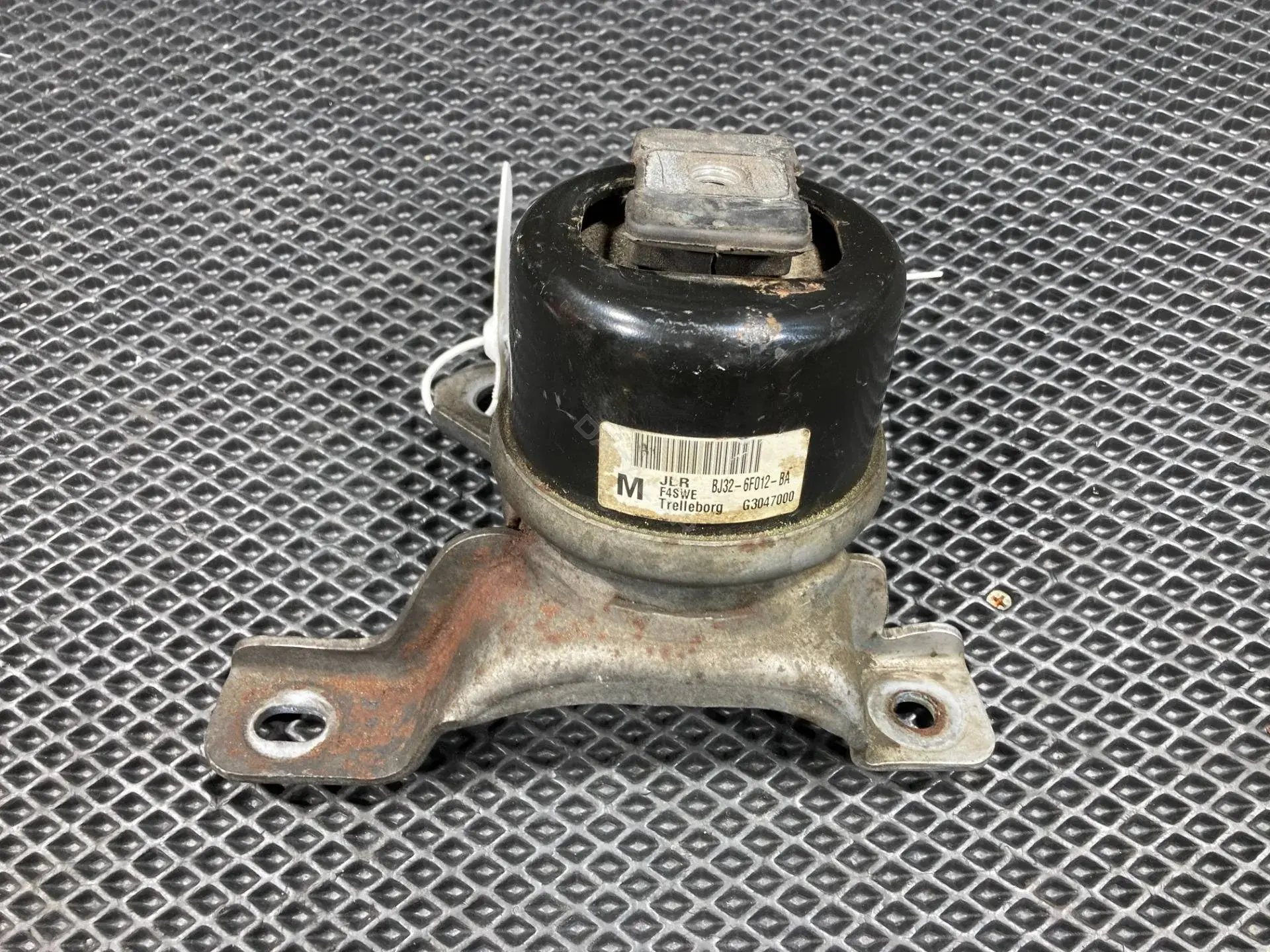 Подушка двигателя (Опора) BJ32-6F012-BA, LR024730