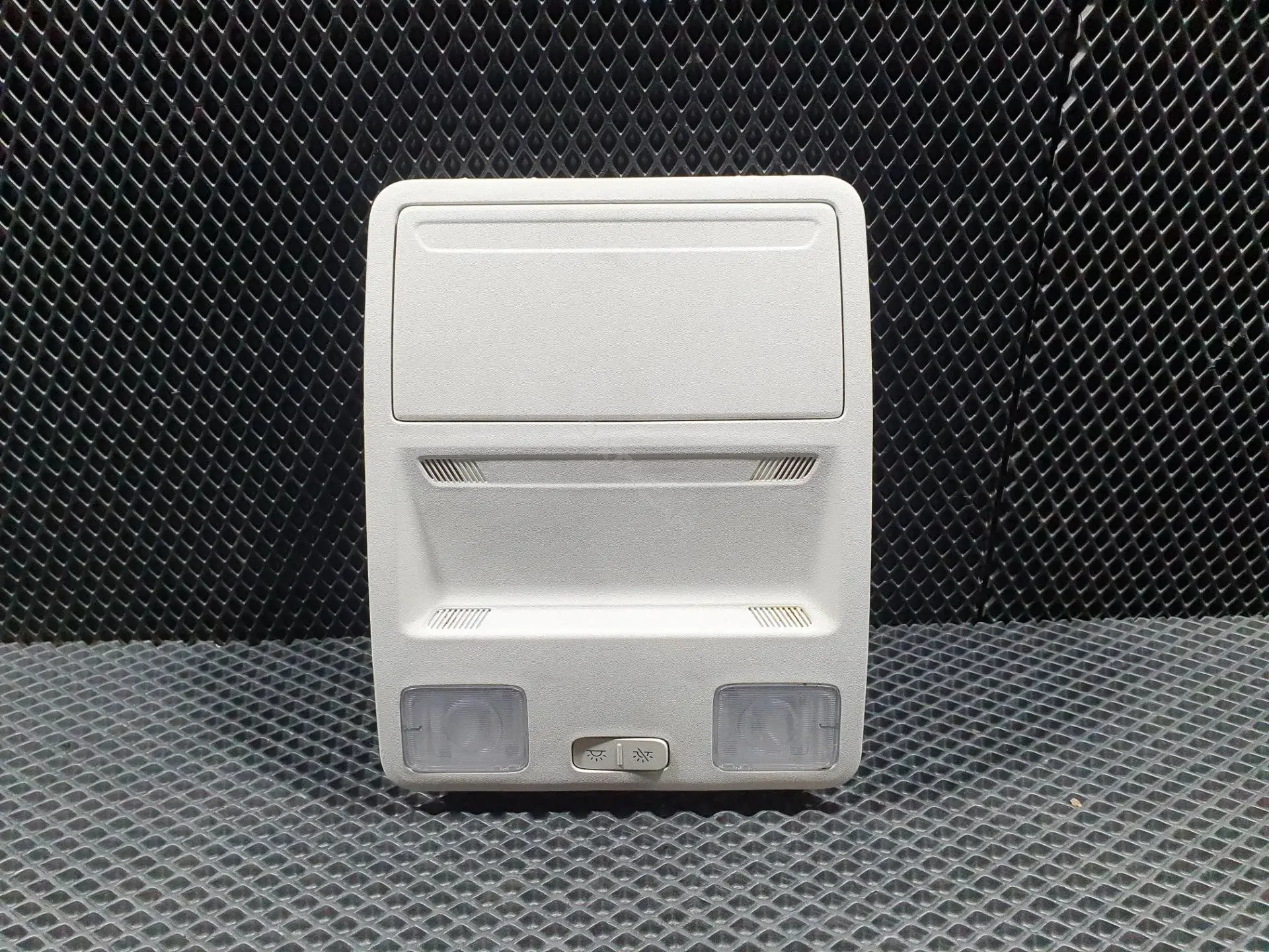 Плафон освещения салона LJ6BA519A58, LJ6BA519A58AA, LJ6BA519A58AB