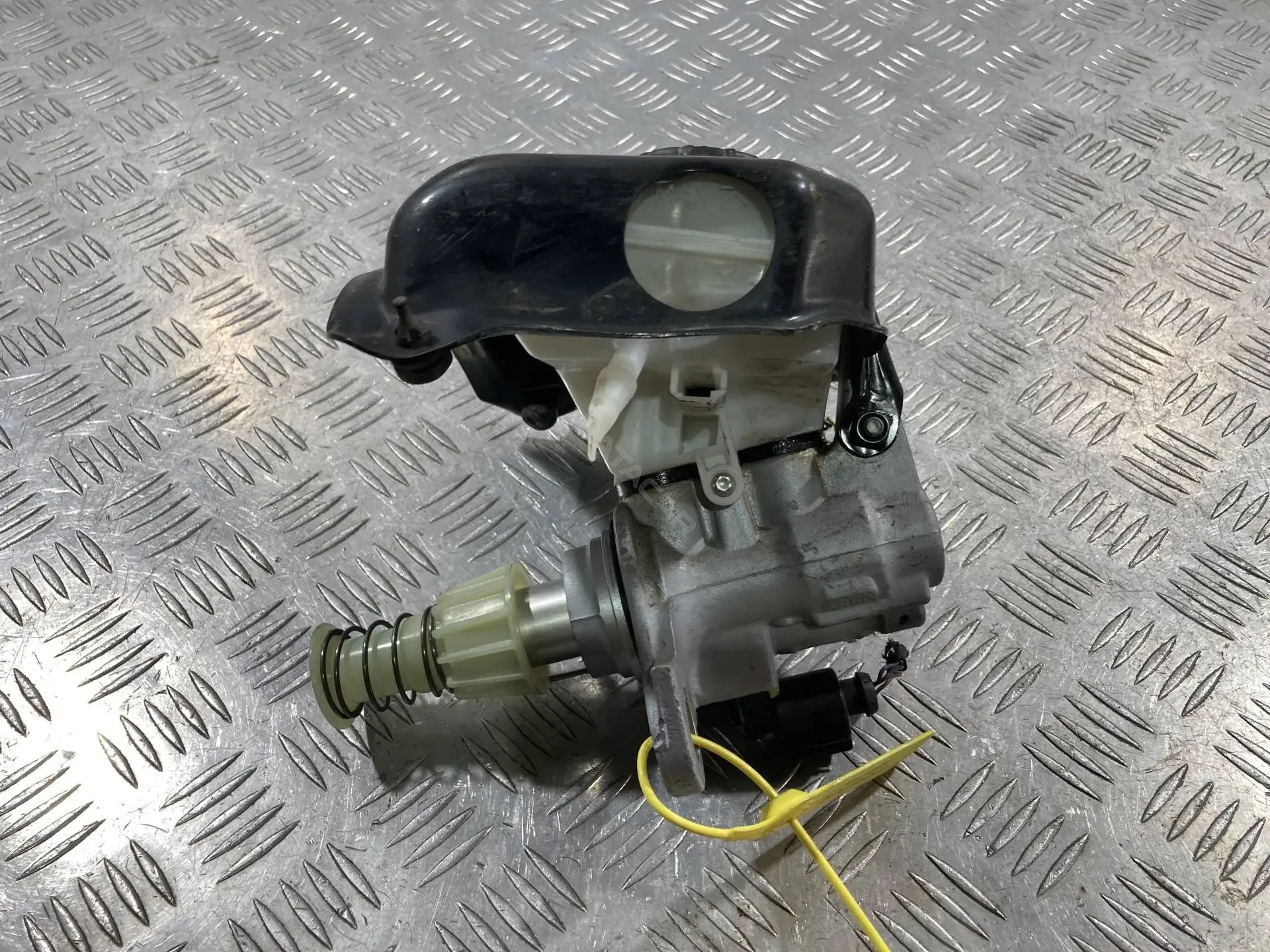 Главный тормозной цилиндр 8W0611021D, 8W0612103G