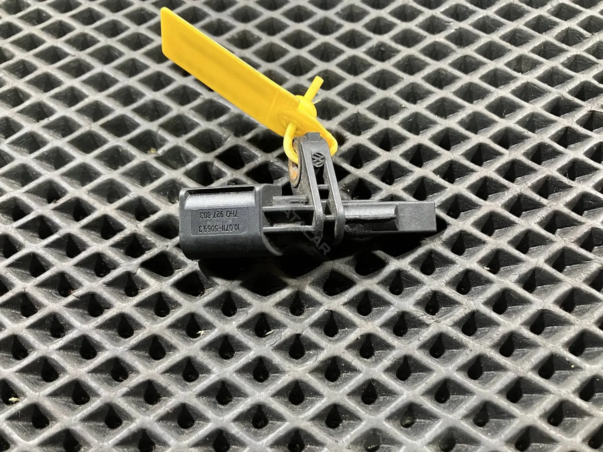 Датчик АБС 7H0927803