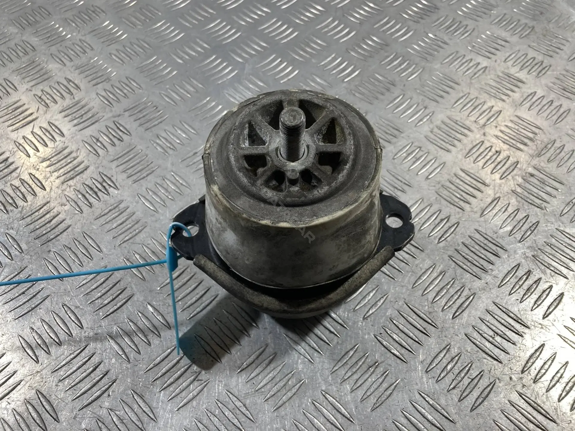 Подушка двигателя (Опора) 7L8199131A