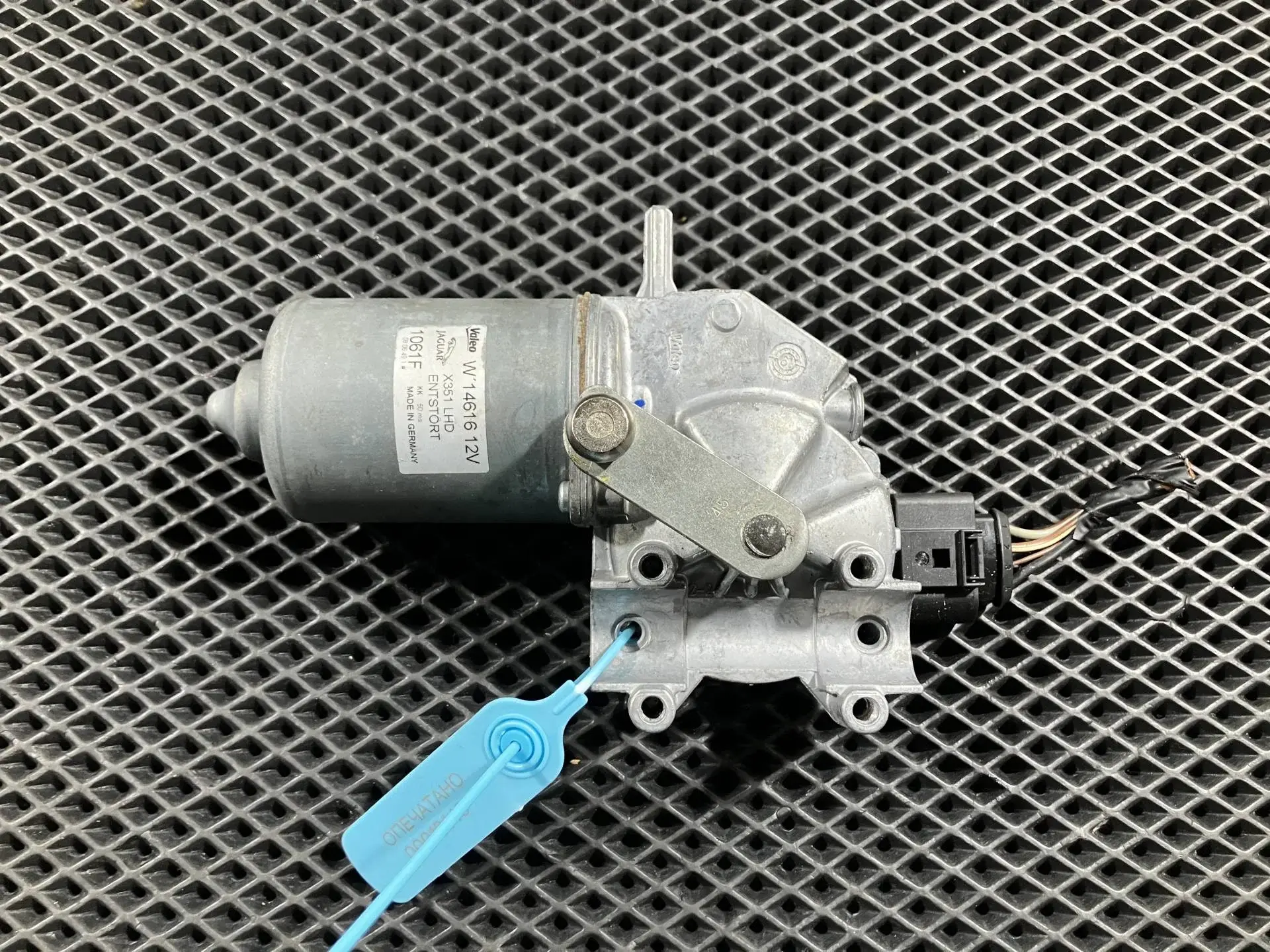 Мотор стеклоочистителя AW93-17500-AB, C2D1401