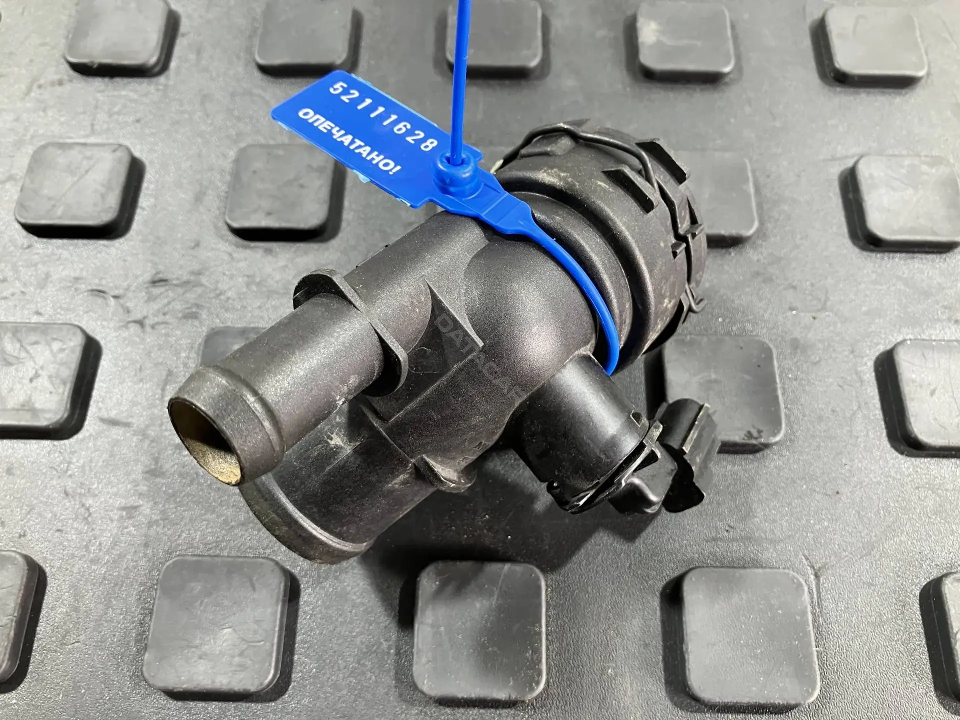 Патрубки системы охлаждения 8W836A968AB