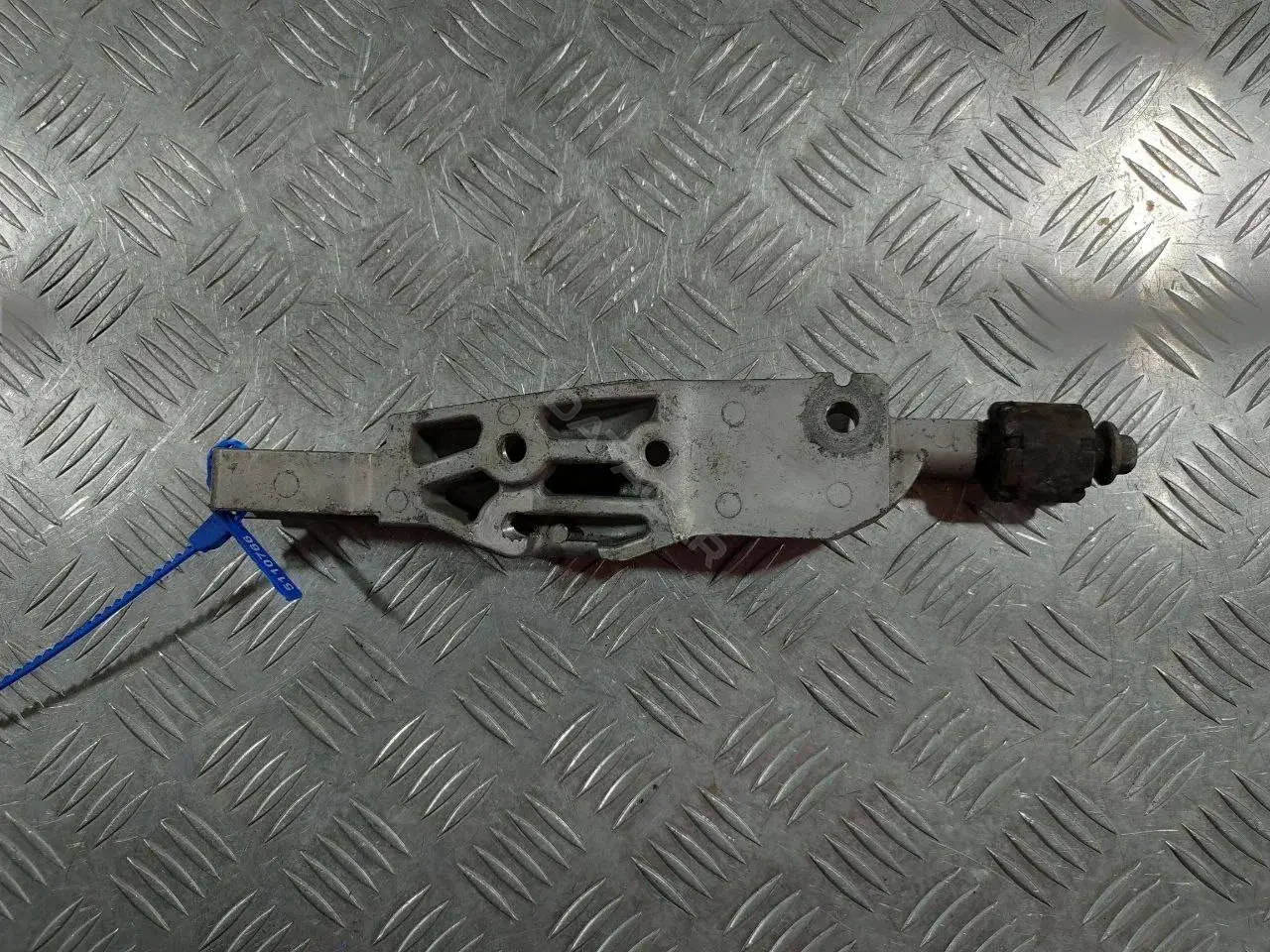 Кронштейн двигателя 11272JK500