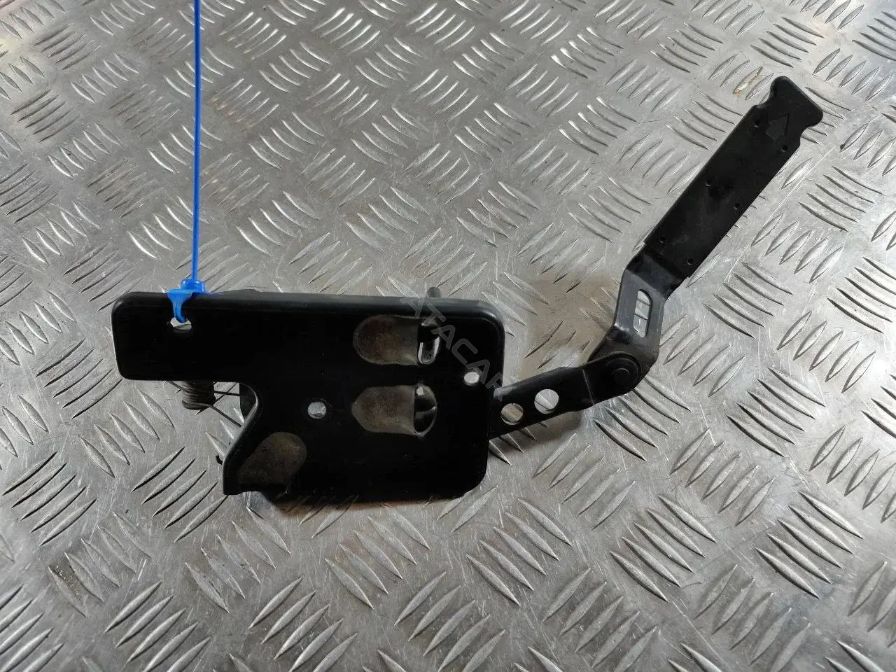 Замок капота 3D0823480D