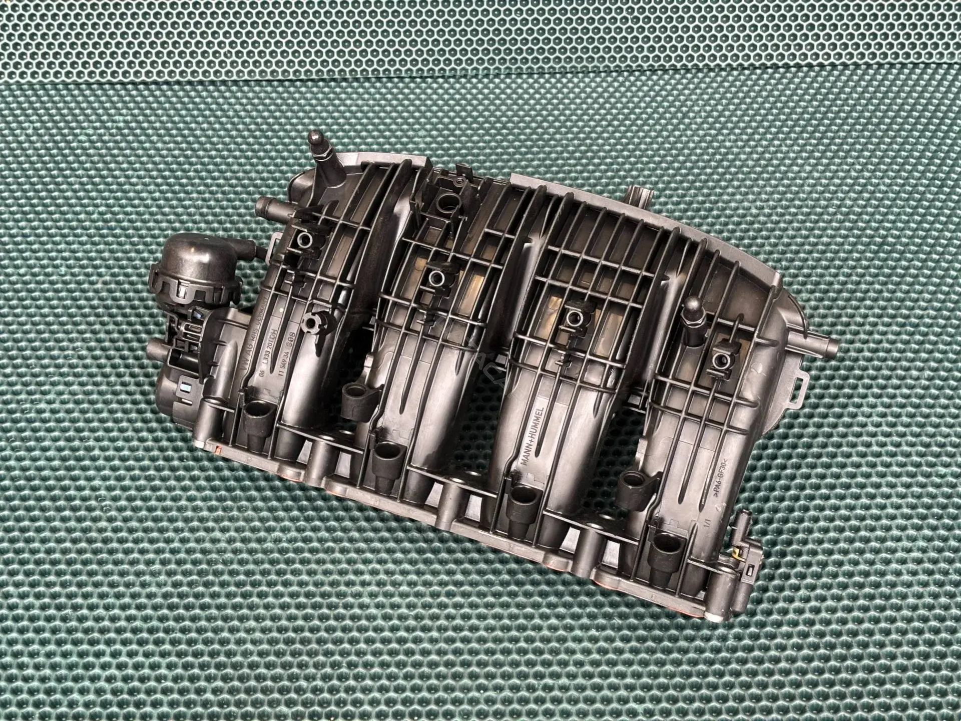 Коллектор впускной 06L133201DH