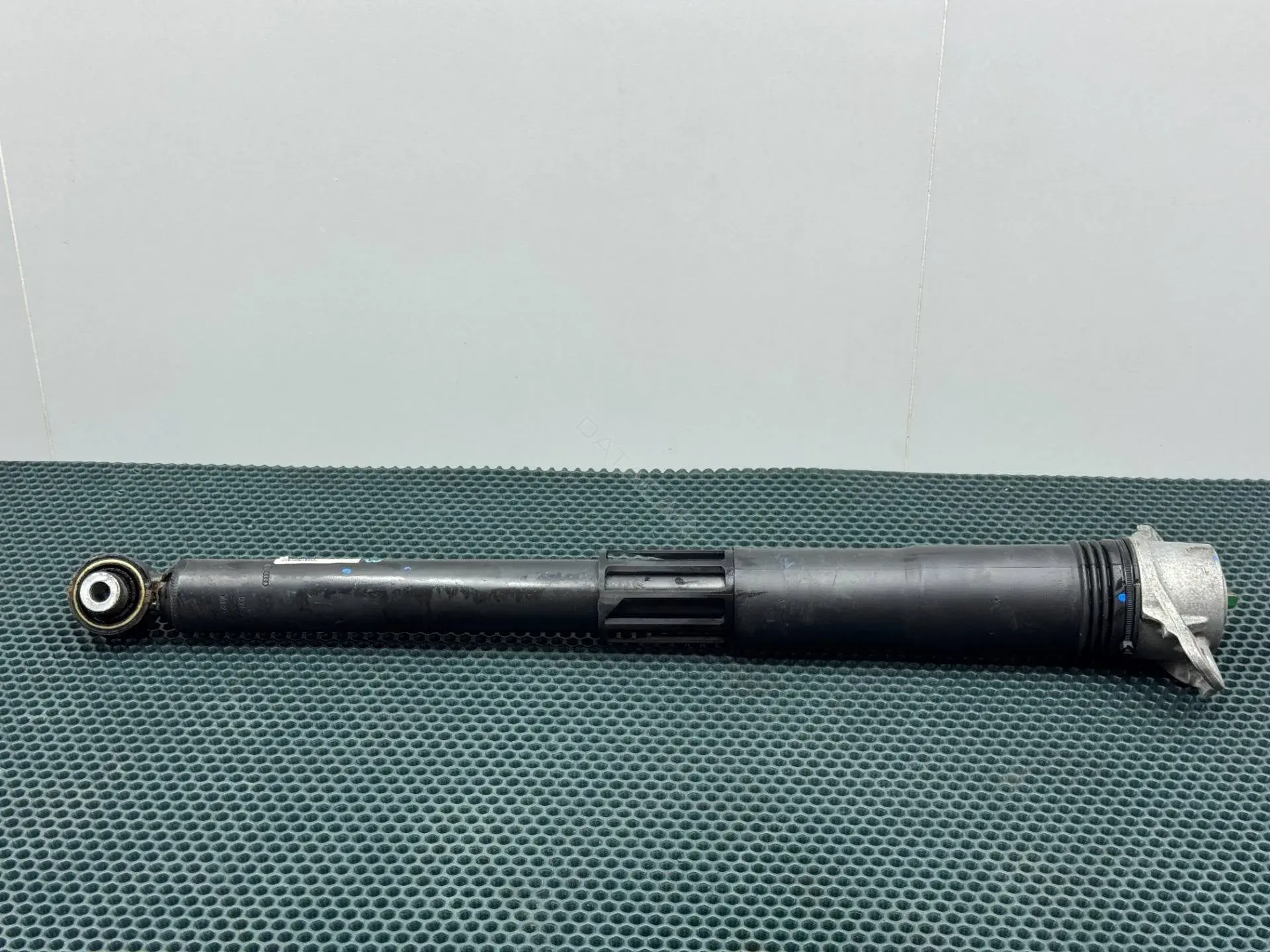 Амортизаторы 5QN512011AQ, 5QN513049AQ