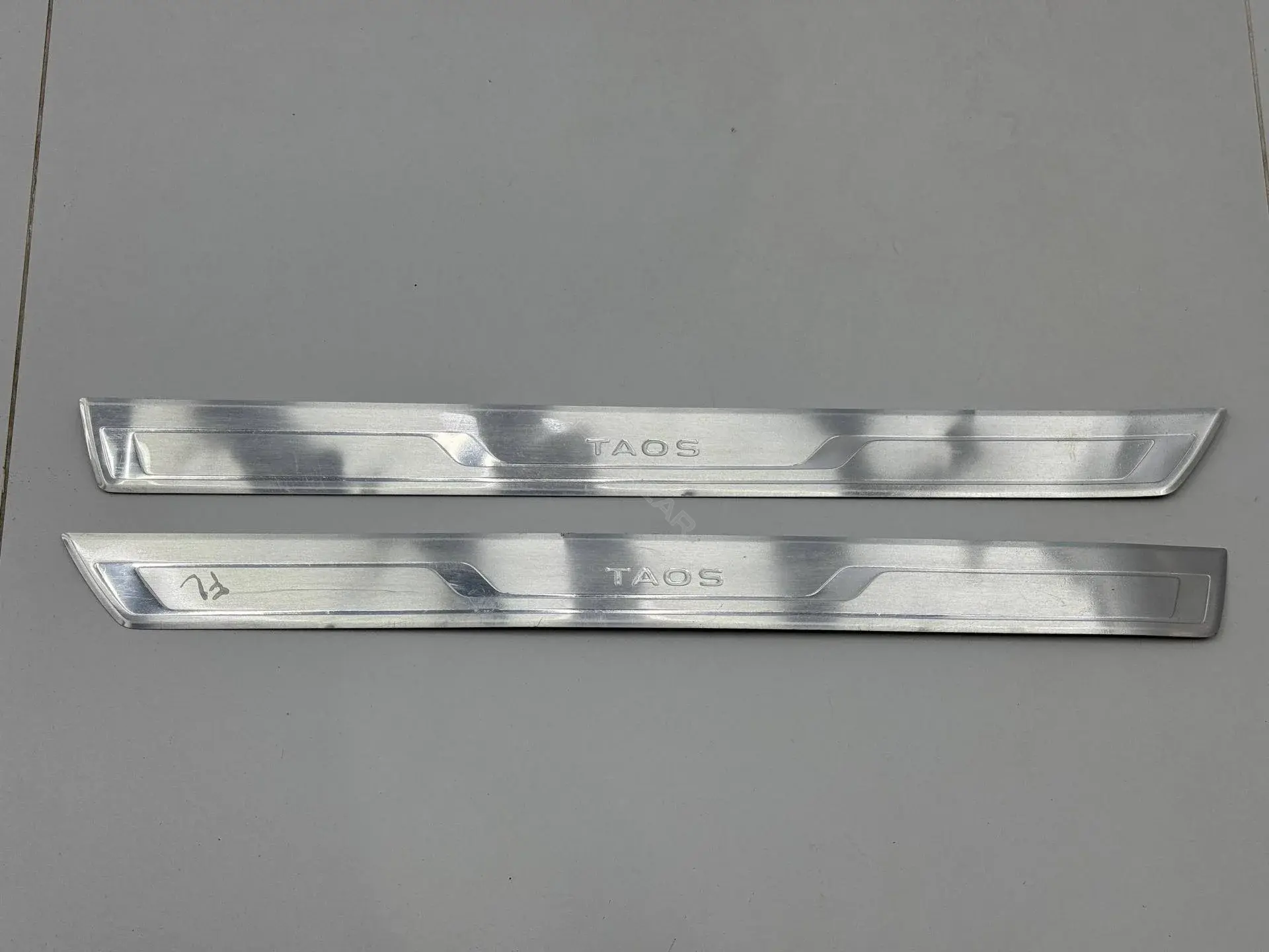Накладка на порог 2GJ853537, 2GJ853538