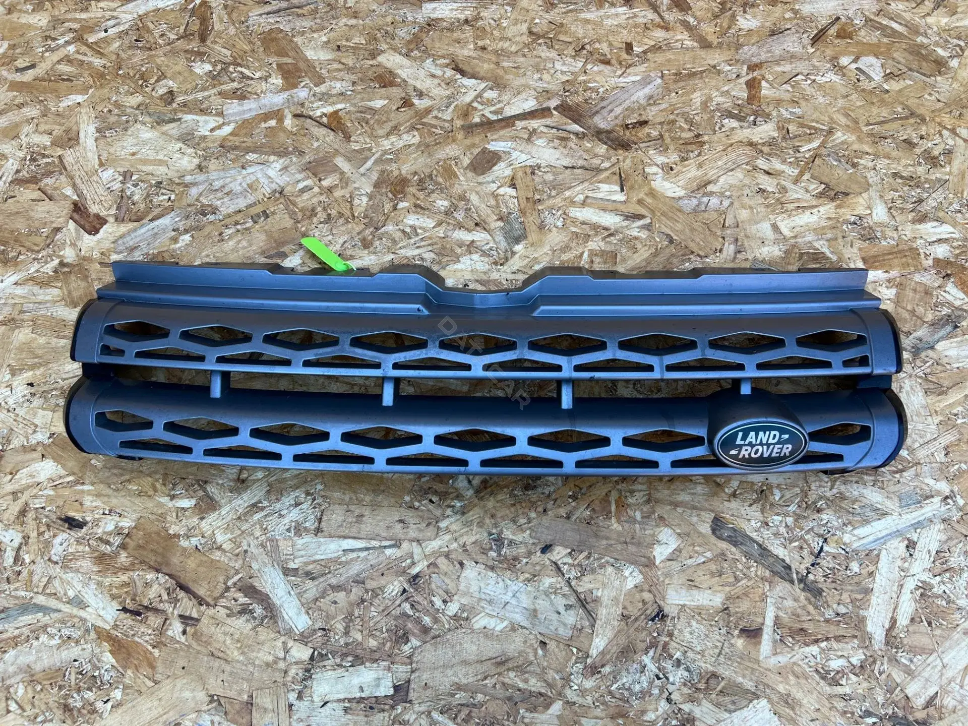 Решетка радиатора DJ32-3200-AA