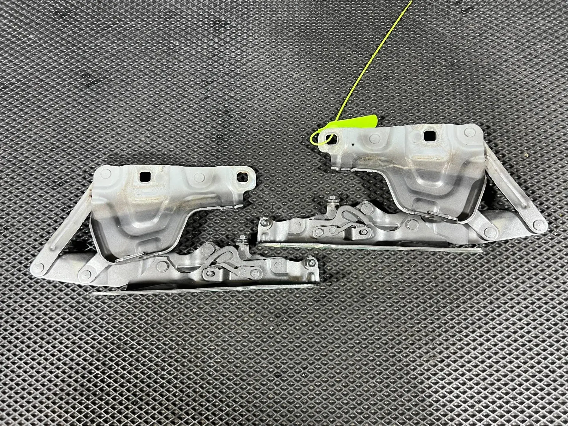 Петля капота GX7316800AE, GX7316801AE, T2H12980