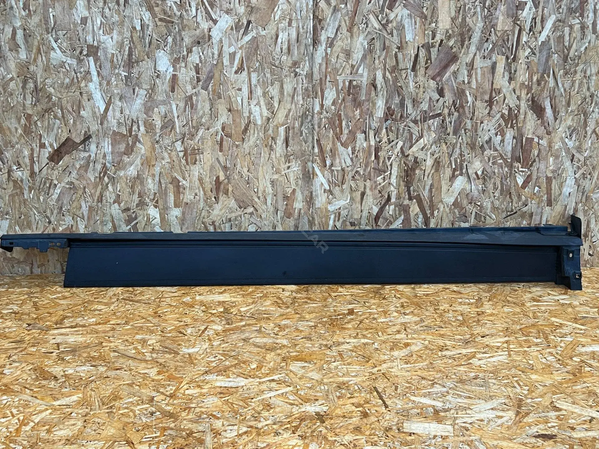 Накладка на порог LJ8BR10154AAW
