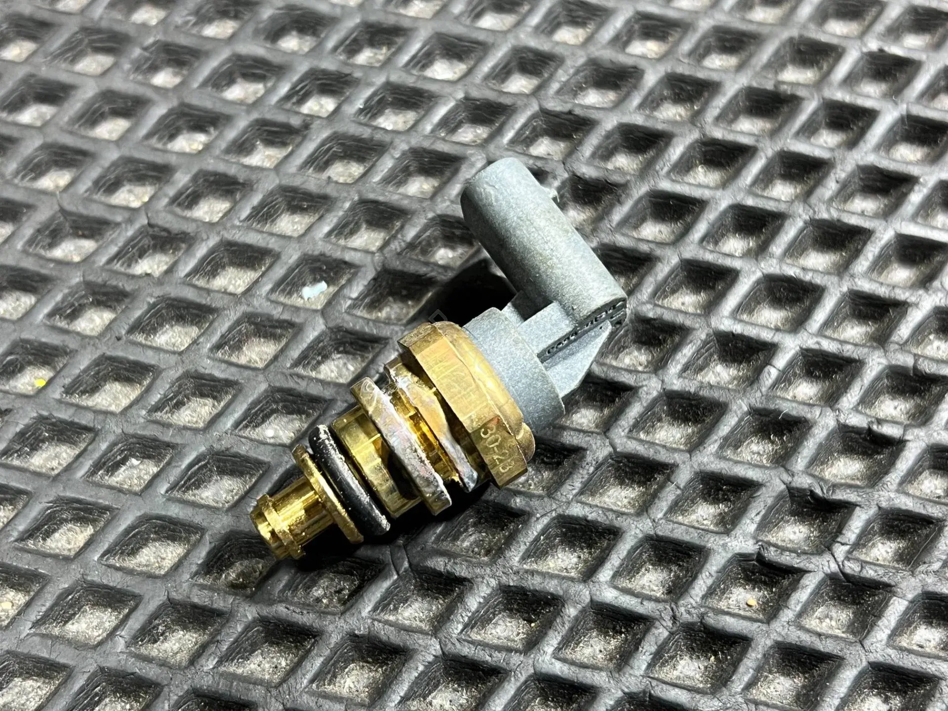 Датчик температуры охлаждающей жидкости GK2A12A648AA