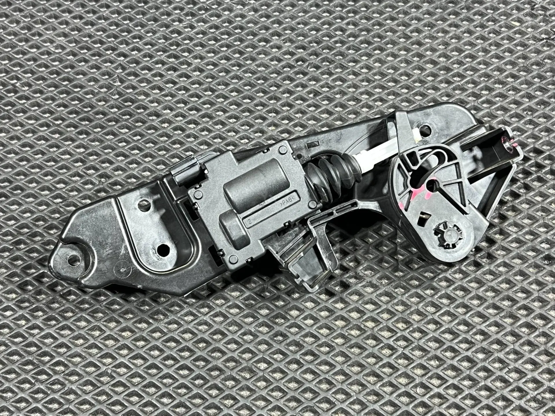 Электропривод замка капота LJ8A-16D669-AE