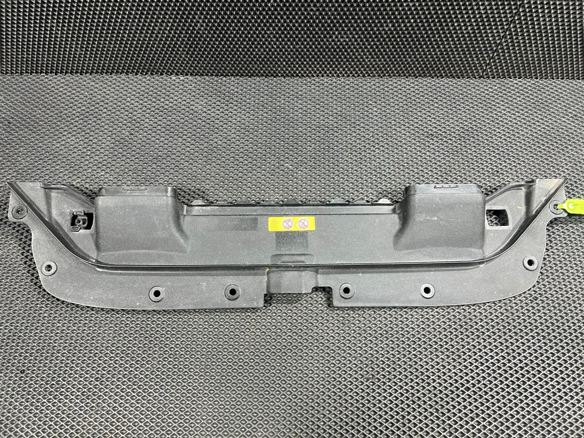 Накладка замка капота A2316260914