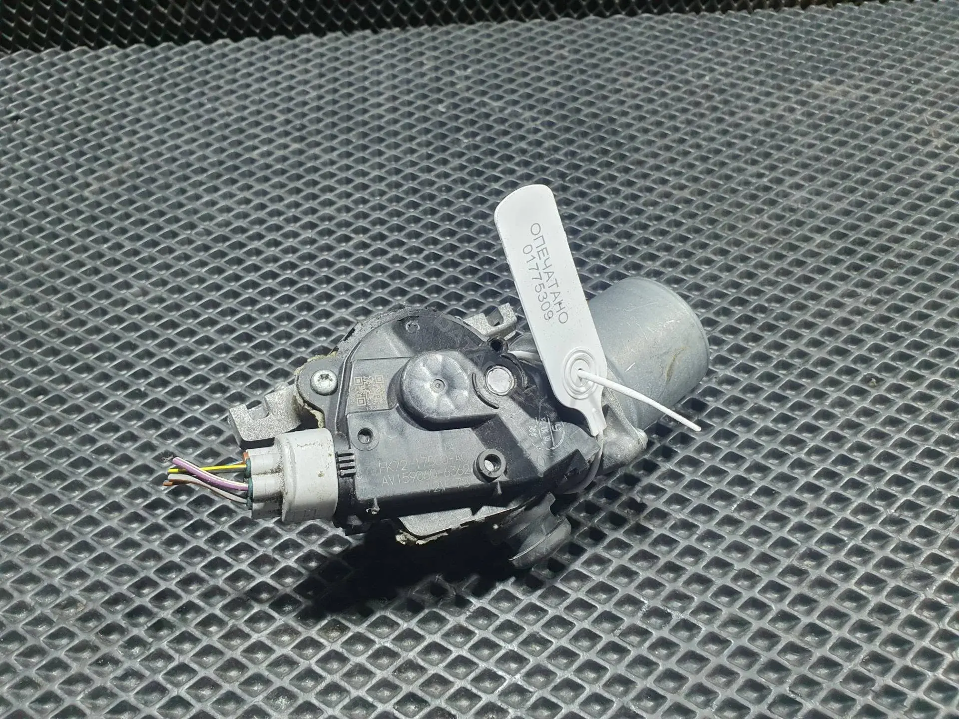 Мотор стеклоочистителя FK7217500AC, LR058845