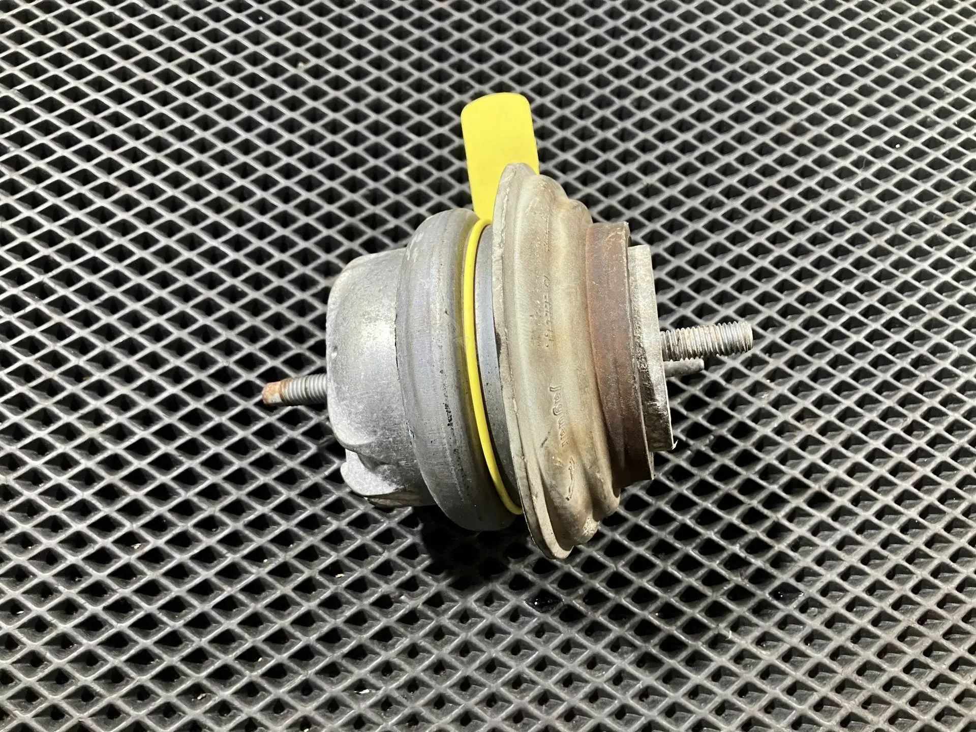 Подушка двигателя (Опора) 8W836A003BA, C2P17845
