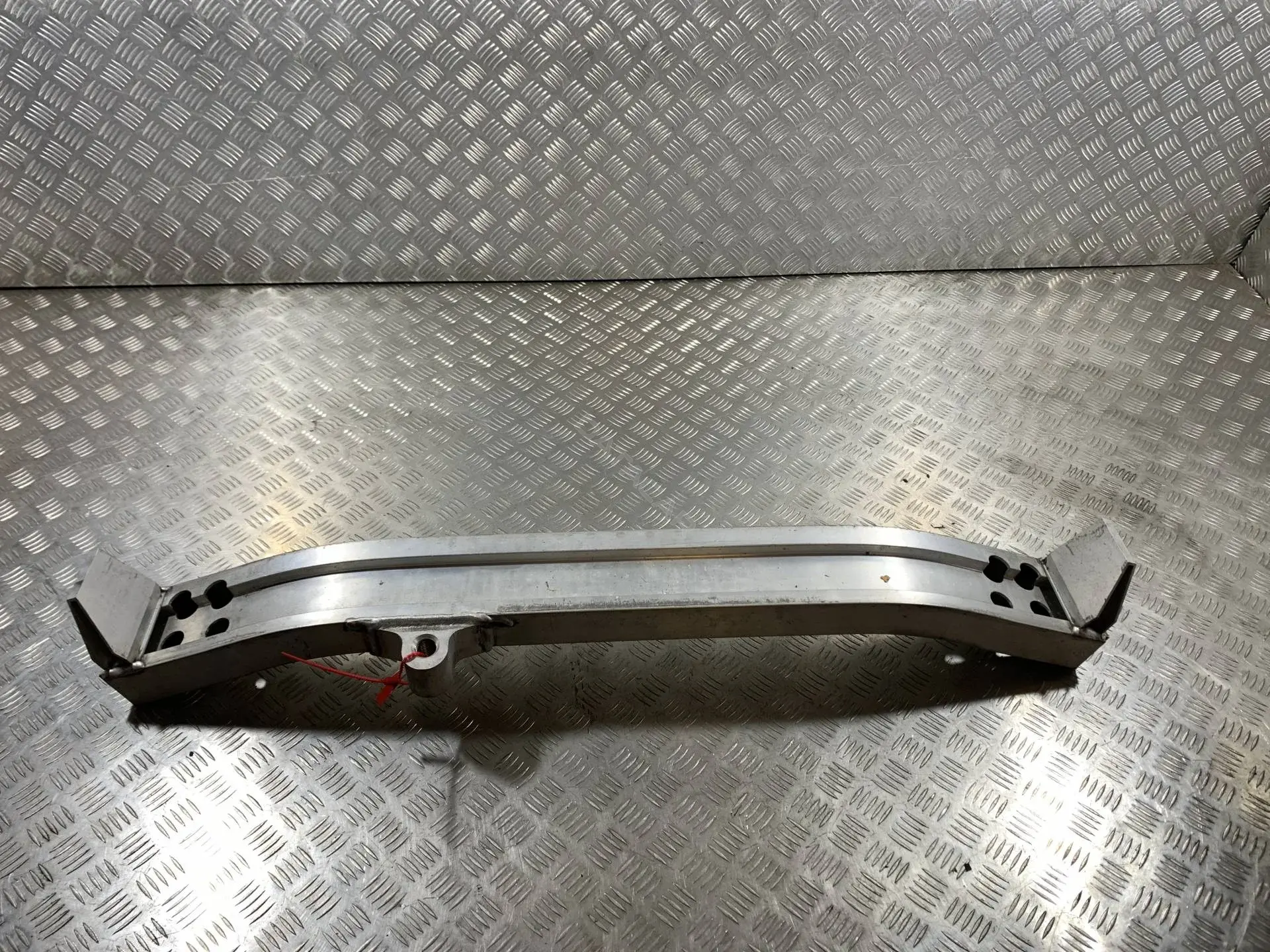 Усилитель бампера 620301CA0A