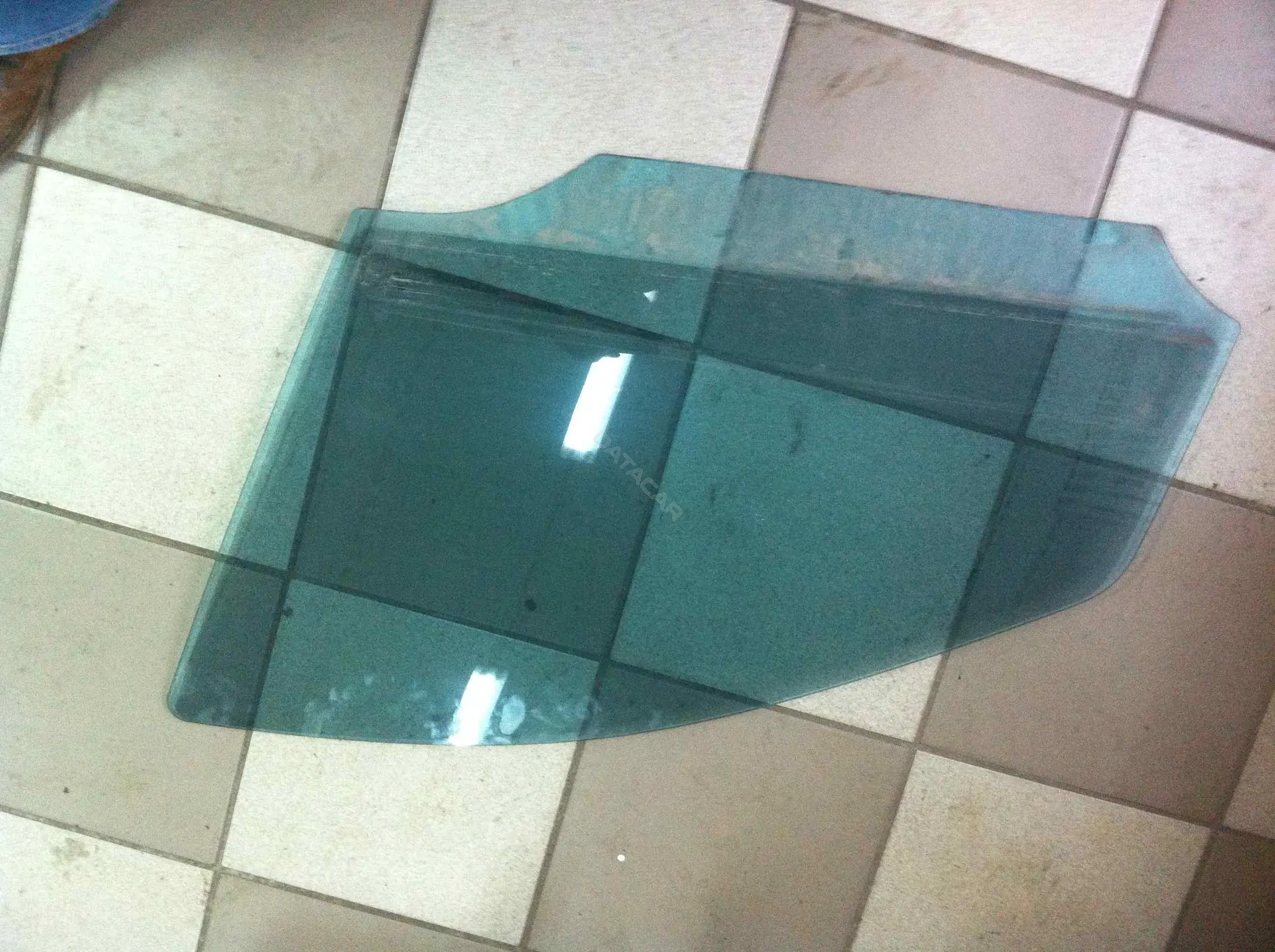 Стекло двери A1647200620, A1647200820, A1647250000