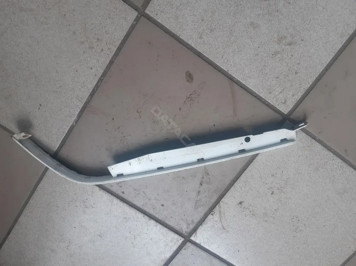 Ус под фару A2028260277