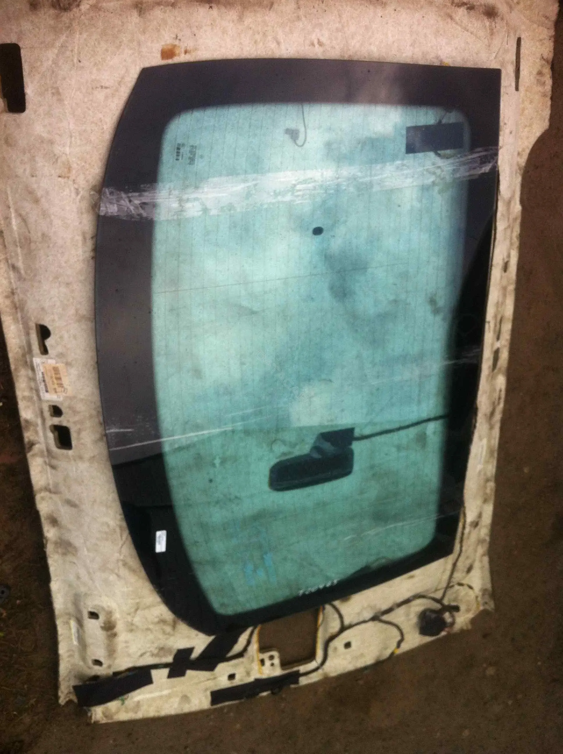 Заднее стекло A2196700680, A2196700980